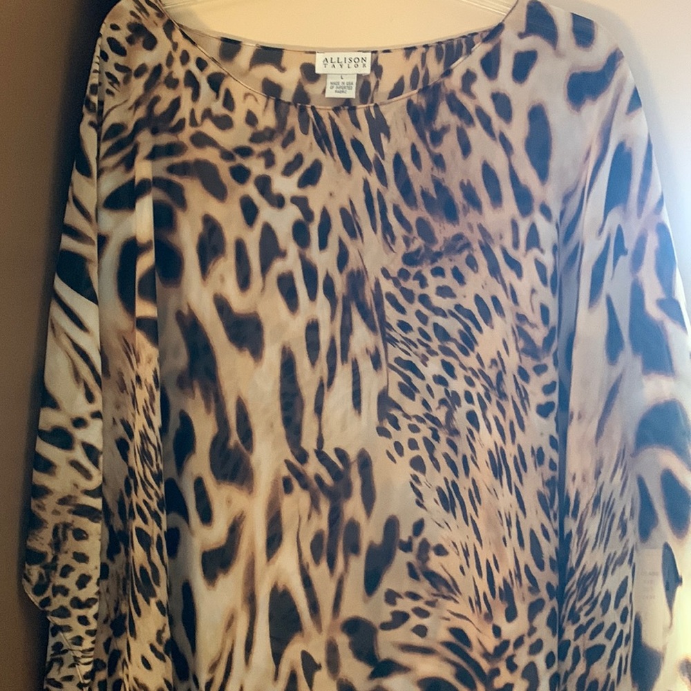 Women’s large Allison Taylor Cape with sleeves